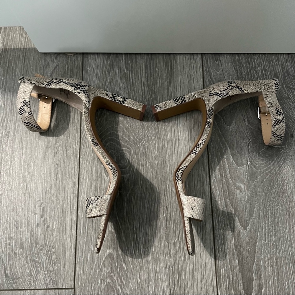 Vince Camuto VP Bendiva Snakeskin Heels - Picture 4 of 9